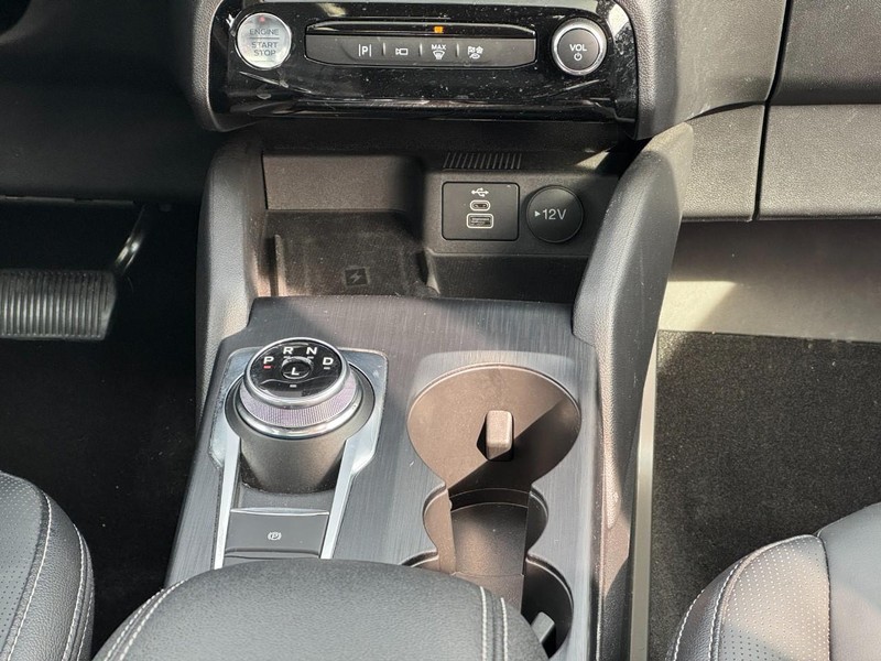 Ford Escape Vehicle Full-screen Gallery Image 14