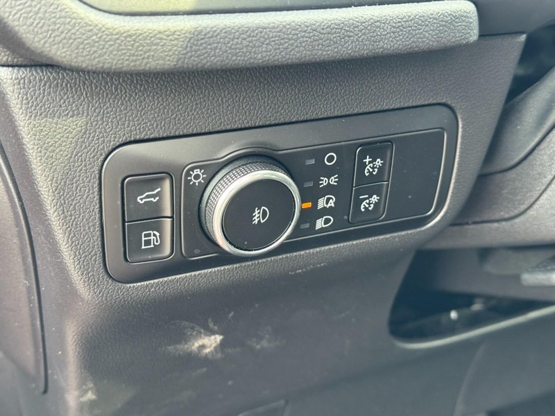 Ford Escape Vehicle Full-screen Gallery Image 16