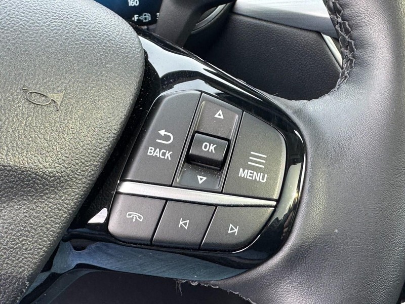 Ford Escape Vehicle Full-screen Gallery Image 18