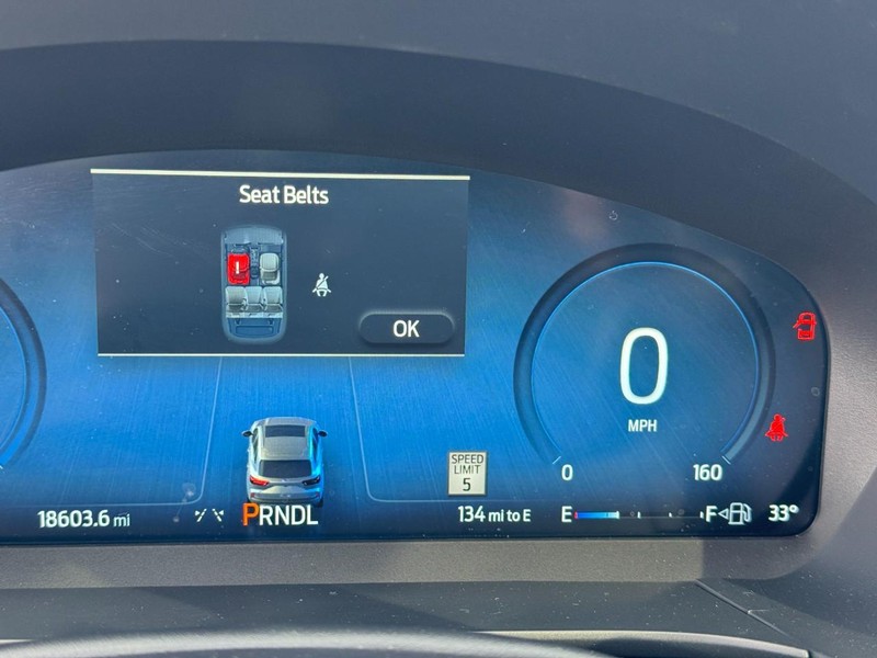 Ford Escape Vehicle Full-screen Gallery Image 19