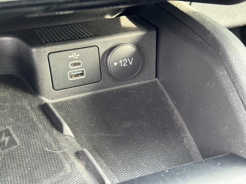 Ford Escape Vehicle Full-screen Gallery Image 22