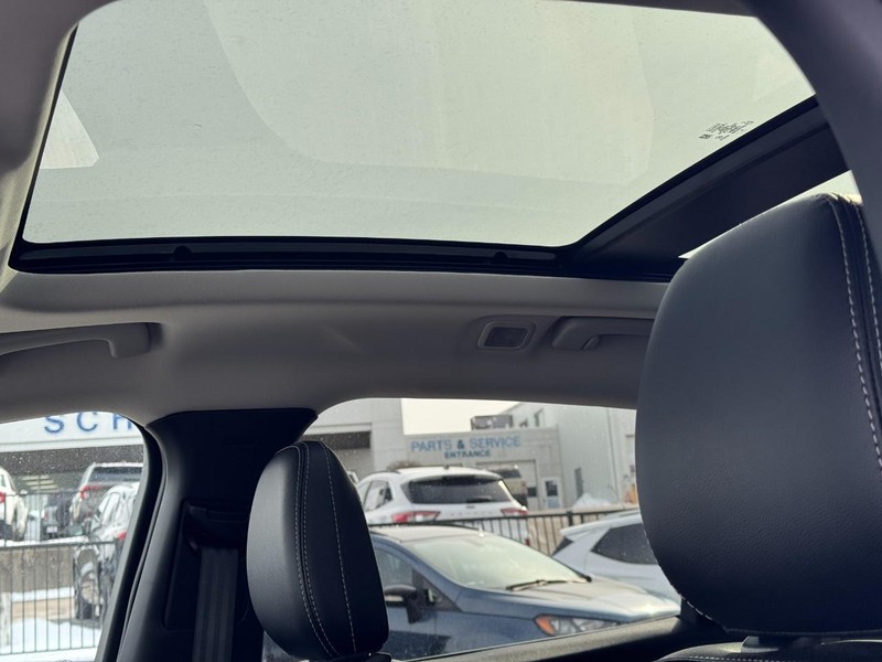 Ford Escape Vehicle Full-screen Gallery Image 24