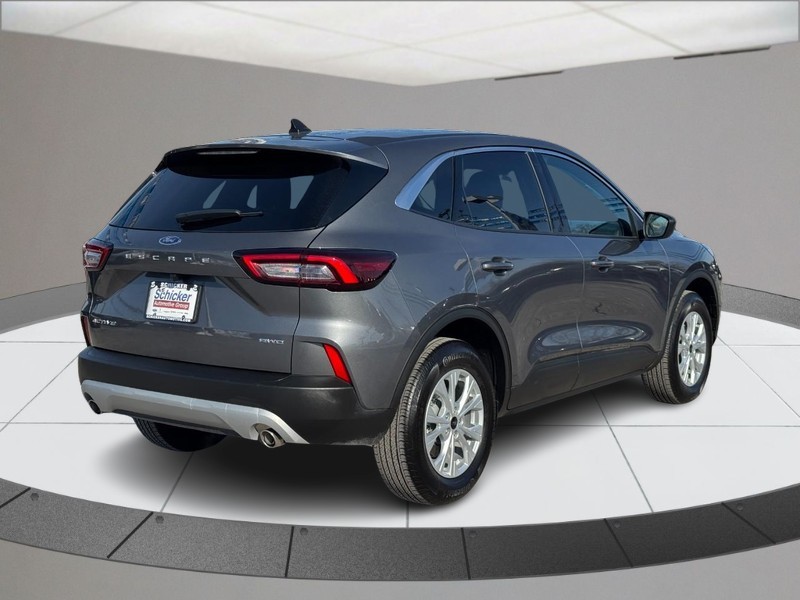 Ford Escape Vehicle Full-screen Gallery Image 03