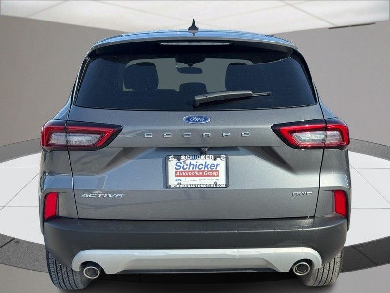 Ford Escape Vehicle Full-screen Gallery Image 04