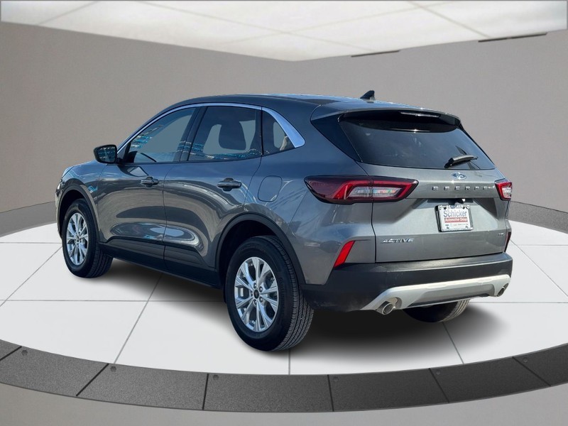 Ford Escape Vehicle Full-screen Gallery Image 06