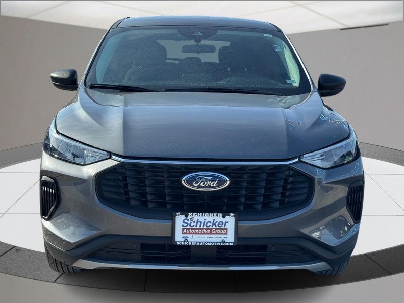 Ford Escape Vehicle Full-screen Gallery Image 09