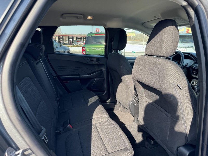 Ford Escape Vehicle Full-screen Gallery Image 10