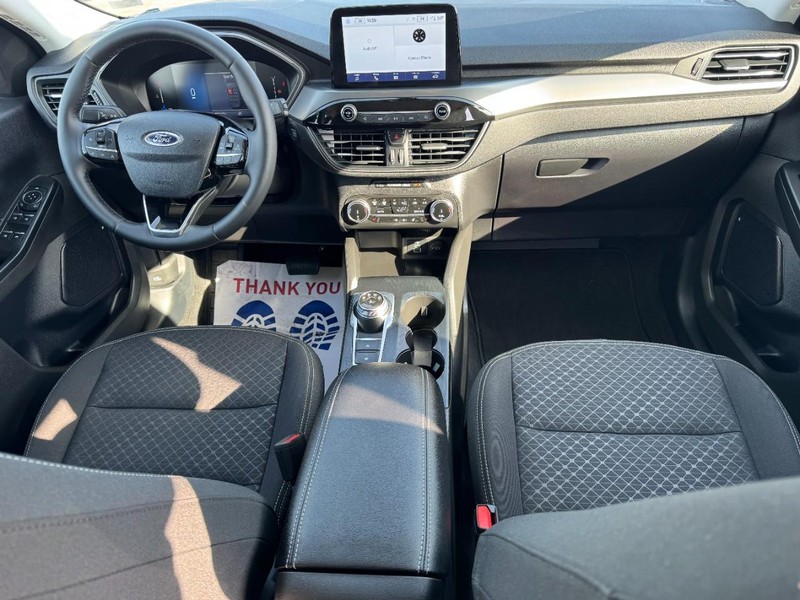 Ford Escape Vehicle Full-screen Gallery Image 11