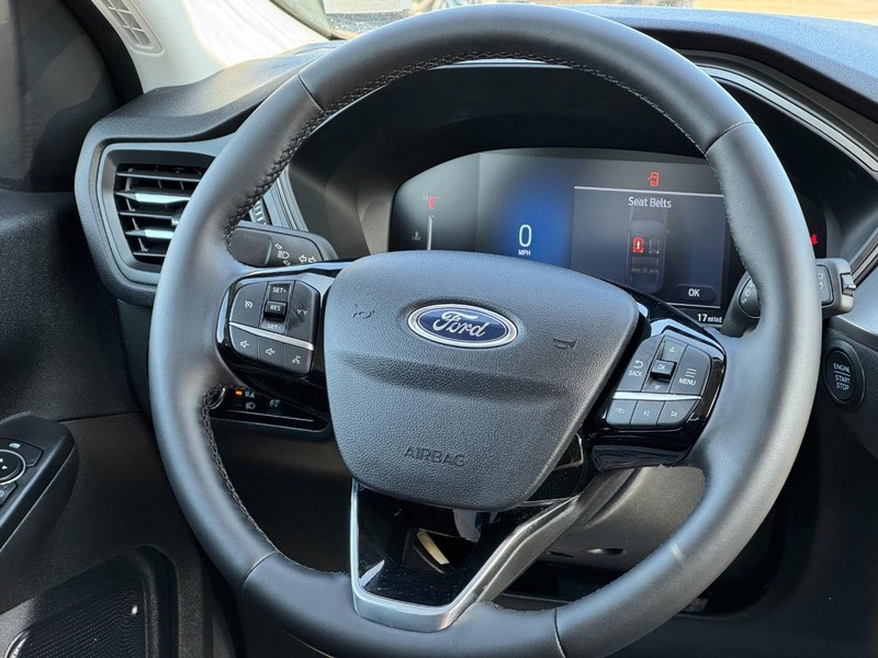 Ford Escape Vehicle Full-screen Gallery Image 12