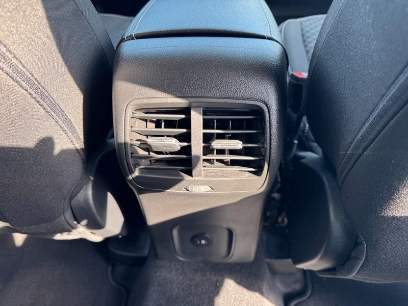 Ford Escape Vehicle Full-screen Gallery Image 16