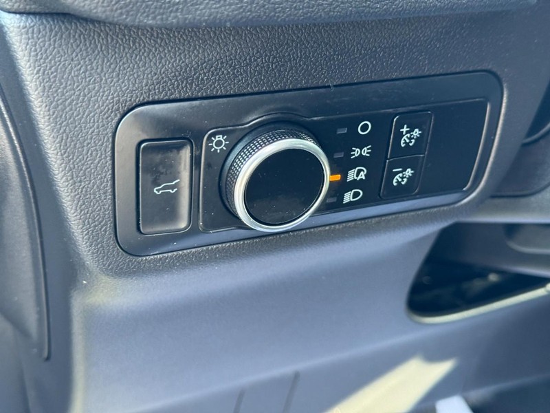 Ford Escape Vehicle Full-screen Gallery Image 17