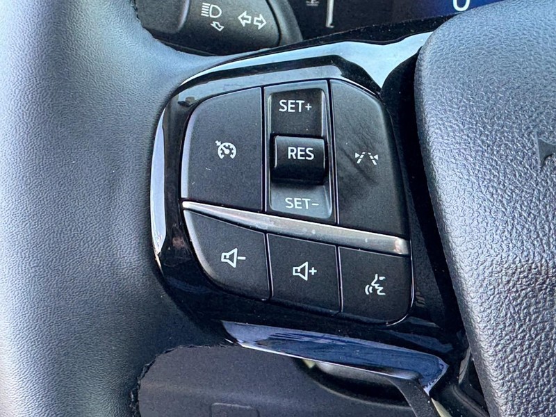 Ford Escape Vehicle Full-screen Gallery Image 18