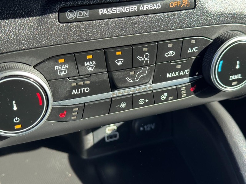 Ford Escape Vehicle Full-screen Gallery Image 22