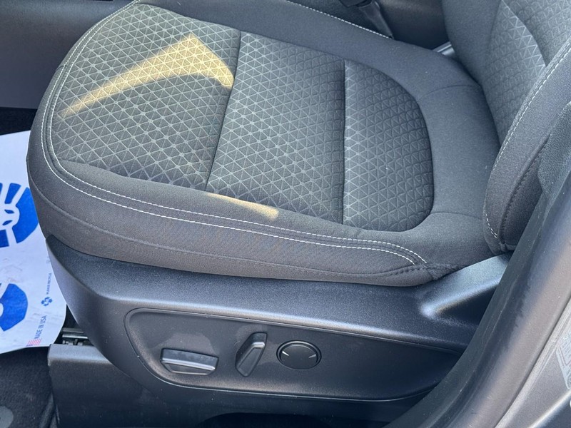 Ford Escape Vehicle Full-screen Gallery Image 24