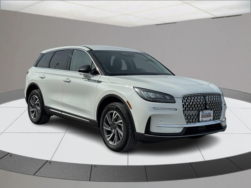 Lincoln Corsair Vehicle Full-screen Gallery Image 02