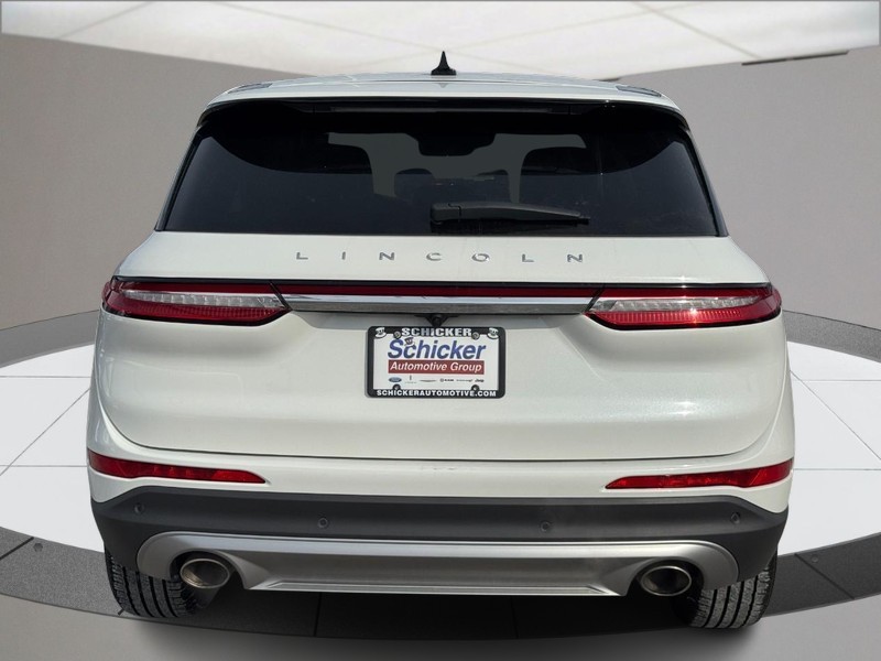 Lincoln Corsair Vehicle Full-screen Gallery Image 04