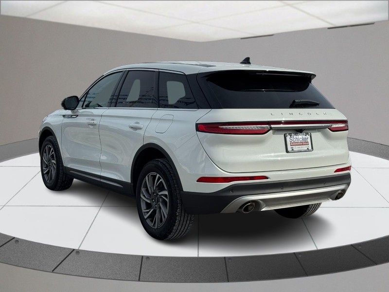 Lincoln Corsair Vehicle Full-screen Gallery Image 06