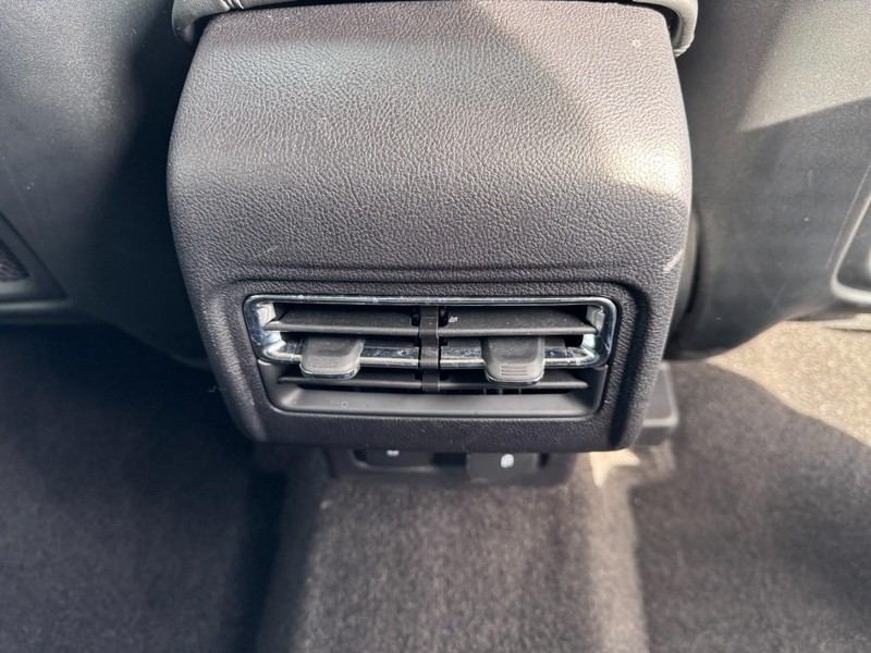 Lincoln Corsair Vehicle Full-screen Gallery Image 16