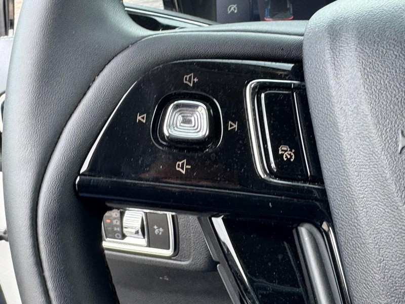 Lincoln Corsair Vehicle Full-screen Gallery Image 18