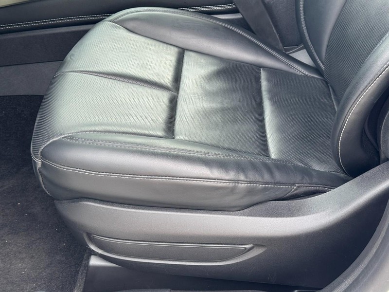 Lincoln Corsair Vehicle Full-screen Gallery Image 24