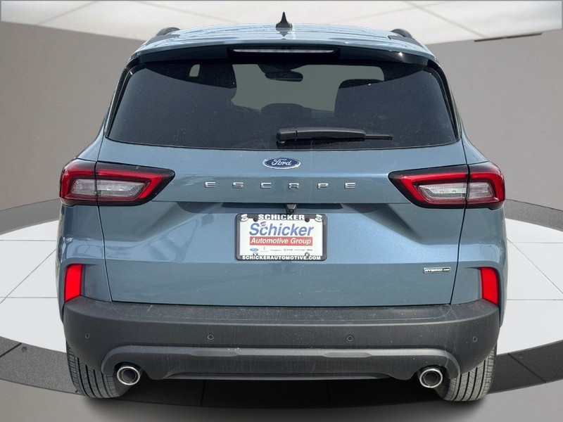 Ford Escape Vehicle Full-screen Gallery Image 04