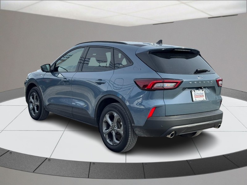 Ford Escape Vehicle Full-screen Gallery Image 06