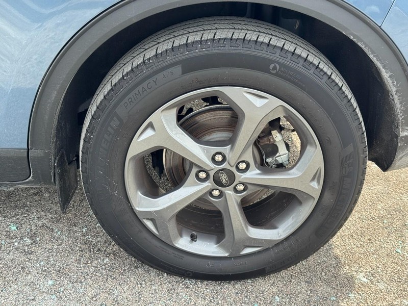 Ford Escape Vehicle Full-screen Gallery Image 07