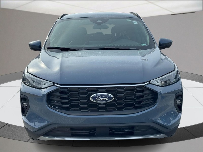 Ford Escape Vehicle Full-screen Gallery Image 09