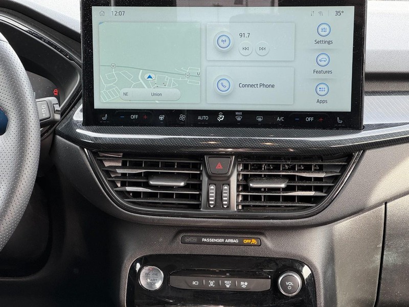 Ford Escape Vehicle Full-screen Gallery Image 13