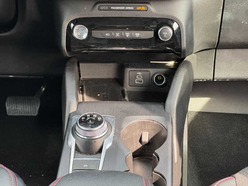 Ford Escape Vehicle Full-screen Gallery Image 14