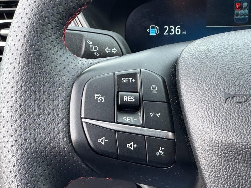 Ford Escape Vehicle Full-screen Gallery Image 18