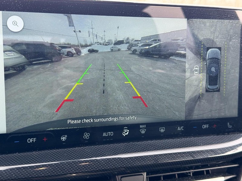 Ford Escape Vehicle Full-screen Gallery Image 22