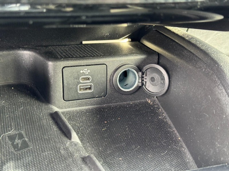 Ford Escape Vehicle Full-screen Gallery Image 23