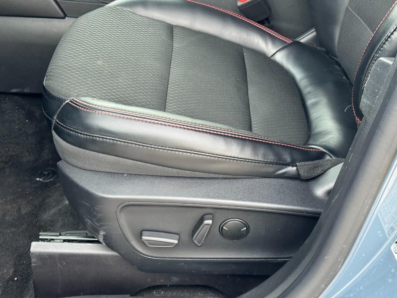 Ford Escape Vehicle Full-screen Gallery Image 25