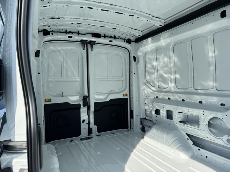 Ford Transit Cargo Van Vehicle Full-screen Gallery Image 05