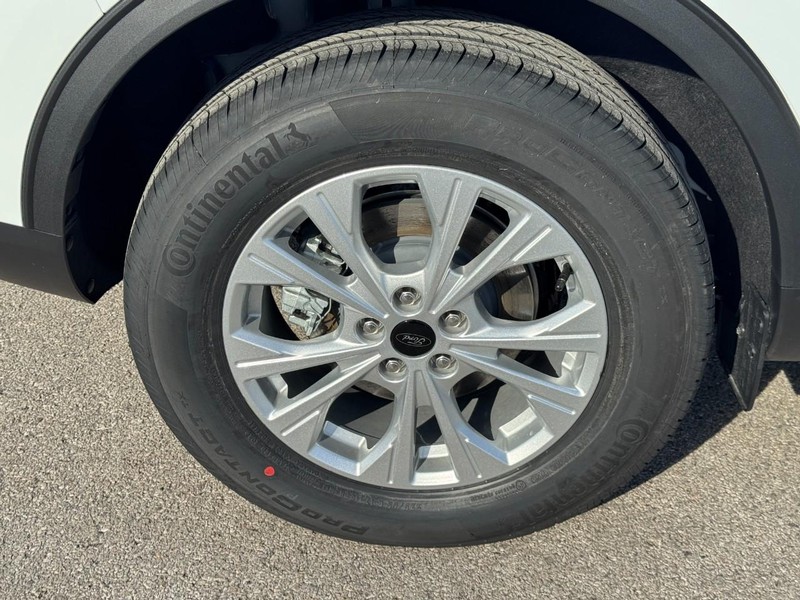 Ford Escape Vehicle Full-screen Gallery Image 04