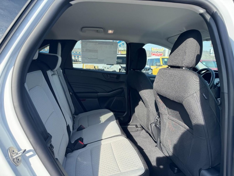 Ford Escape Vehicle Full-screen Gallery Image 05