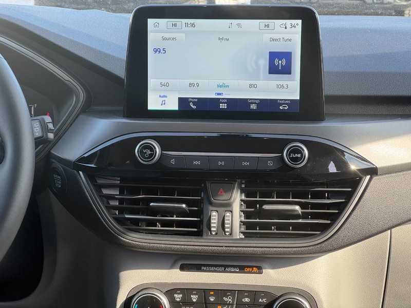 Ford Escape Vehicle Full-screen Gallery Image 08