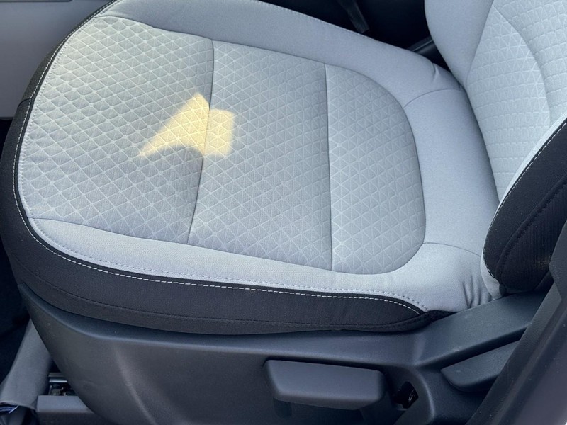 Ford Escape Vehicle Full-screen Gallery Image 11