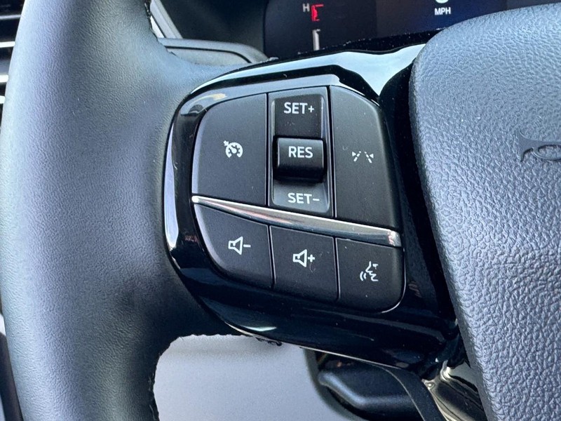 Ford Escape Vehicle Full-screen Gallery Image 13