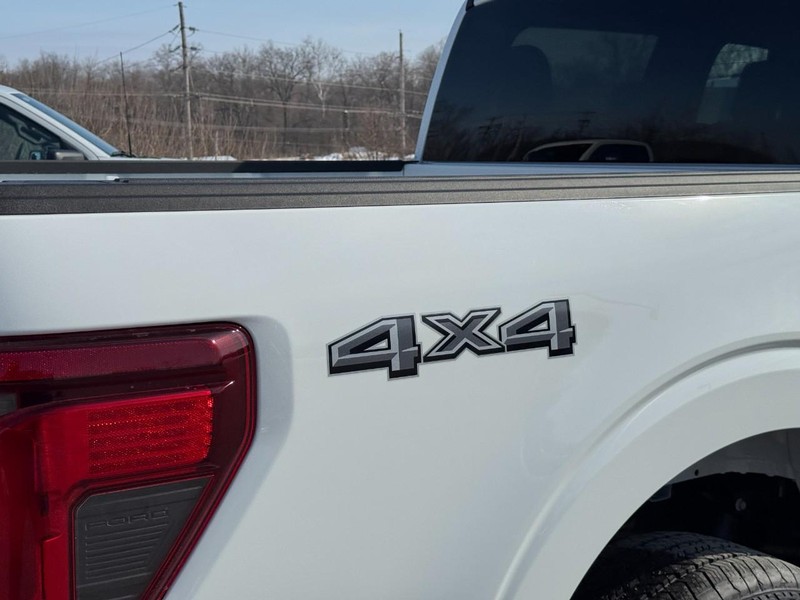 Ford F-150 Vehicle Full-screen Gallery Image 04