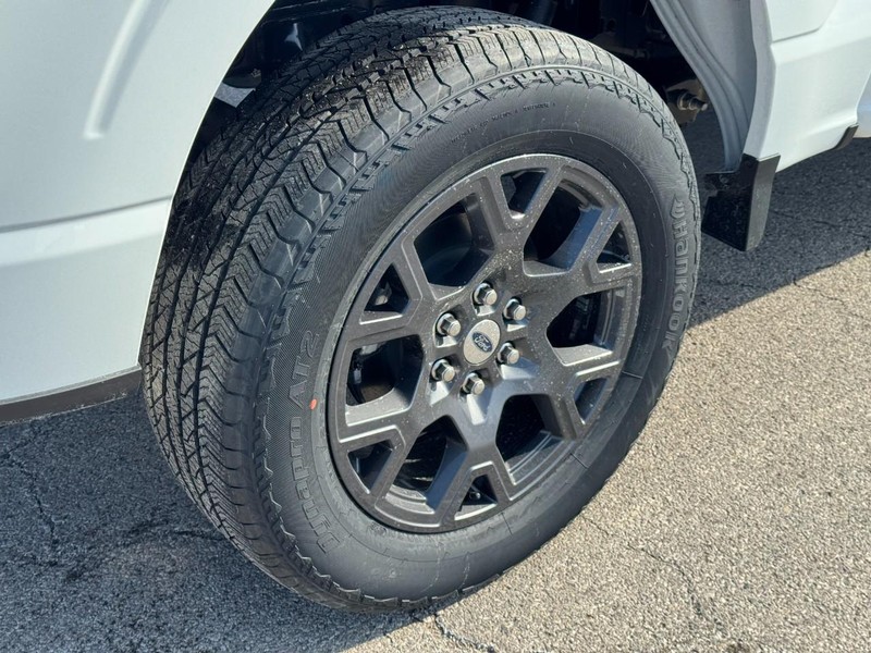 Ford F-150 Vehicle Full-screen Gallery Image 05