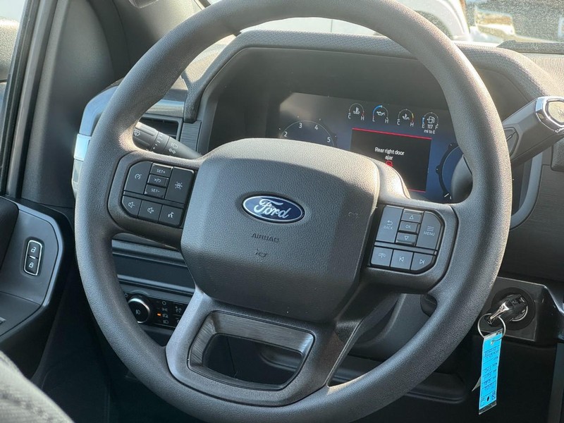 Ford F-150 Vehicle Full-screen Gallery Image 08