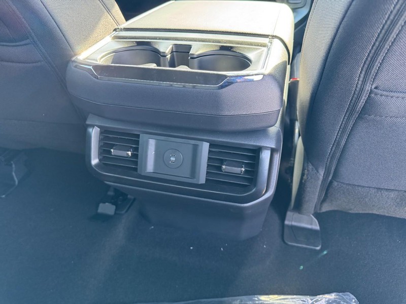 Ford F-150 Vehicle Full-screen Gallery Image 11