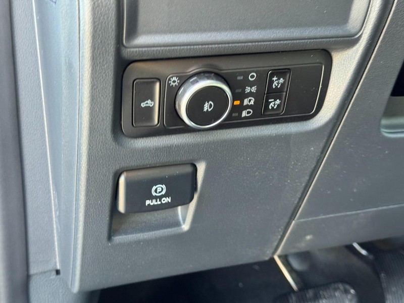 Ford F-150 Vehicle Full-screen Gallery Image 14