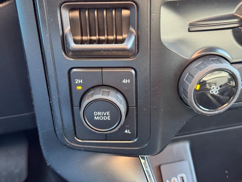 Ford F-150 Vehicle Full-screen Gallery Image 17