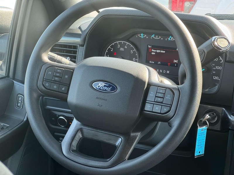 Ford F-150 Vehicle Full-screen Gallery Image 08