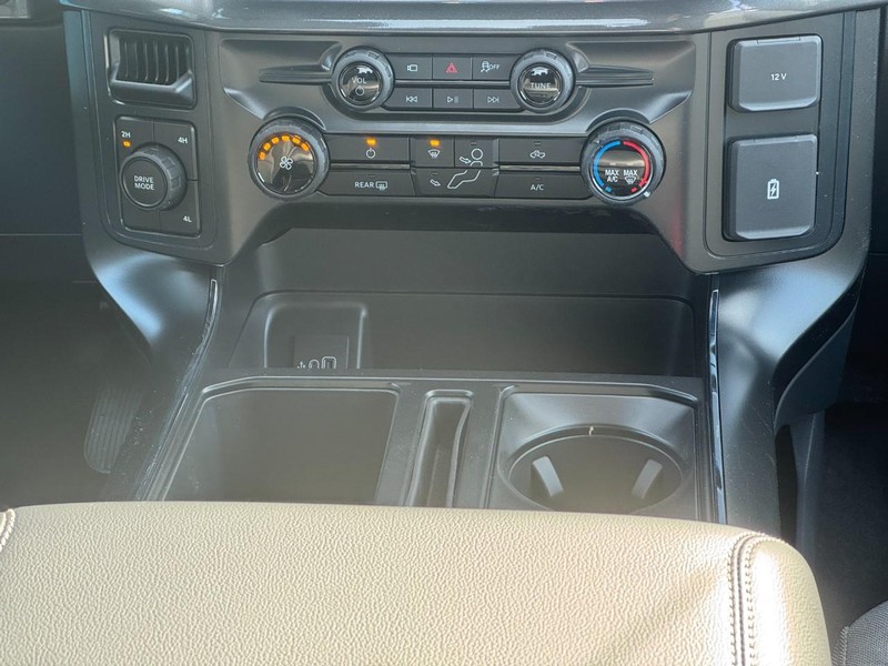 Ford F-150 Vehicle Full-screen Gallery Image 10