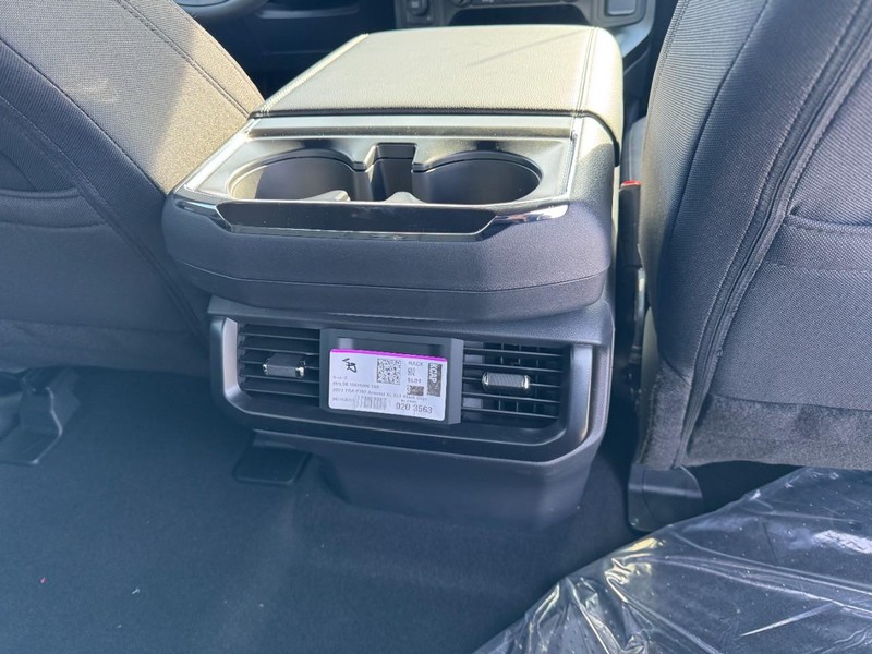 Ford F-150 Vehicle Full-screen Gallery Image 11