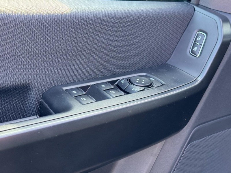 Ford F-150 Vehicle Full-screen Gallery Image 13